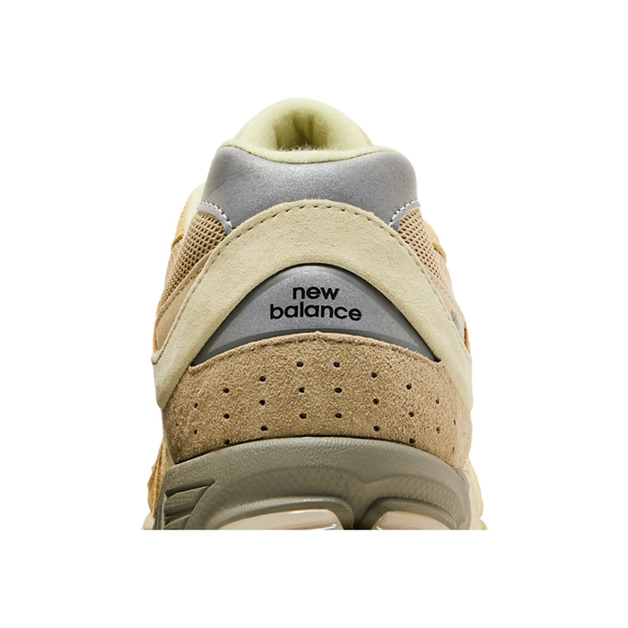New Balance AURALEE x 2002R 'Sand'