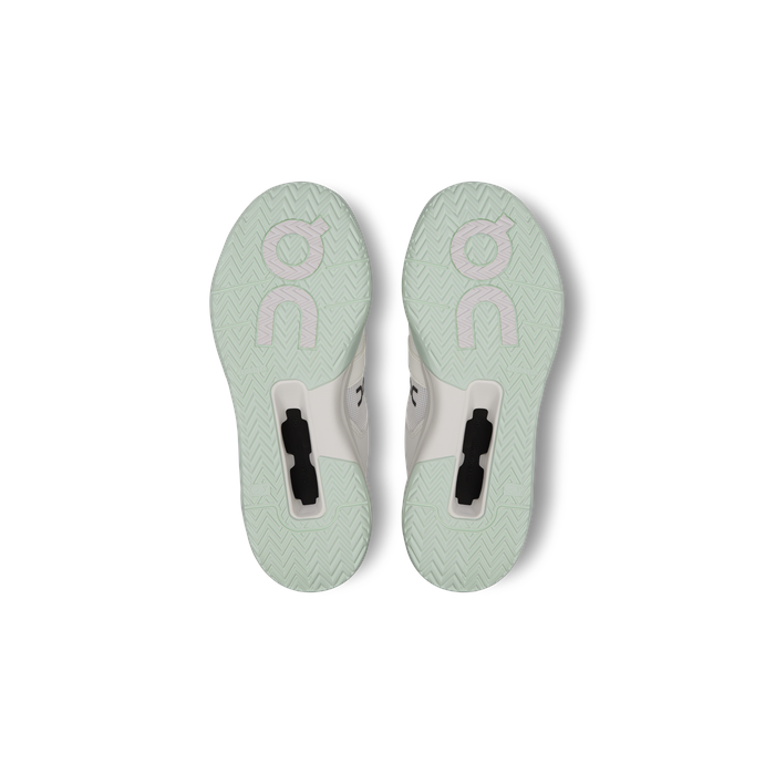 ON Running Women's THE ROGER Clubhouse Pro White | Lima