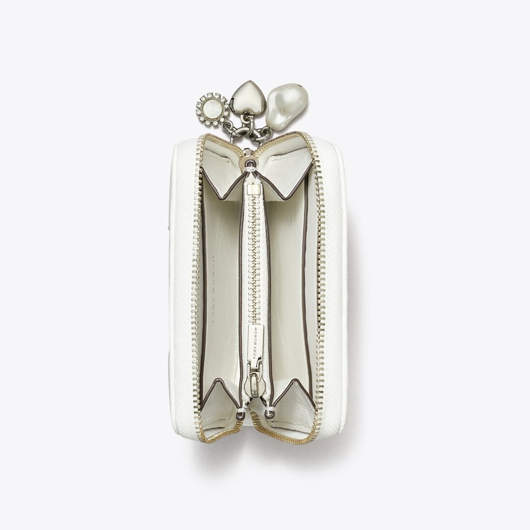 Tory Burch Small Kira Diamond Quilt Distressed Charm Zip-Around Wallet Blanc