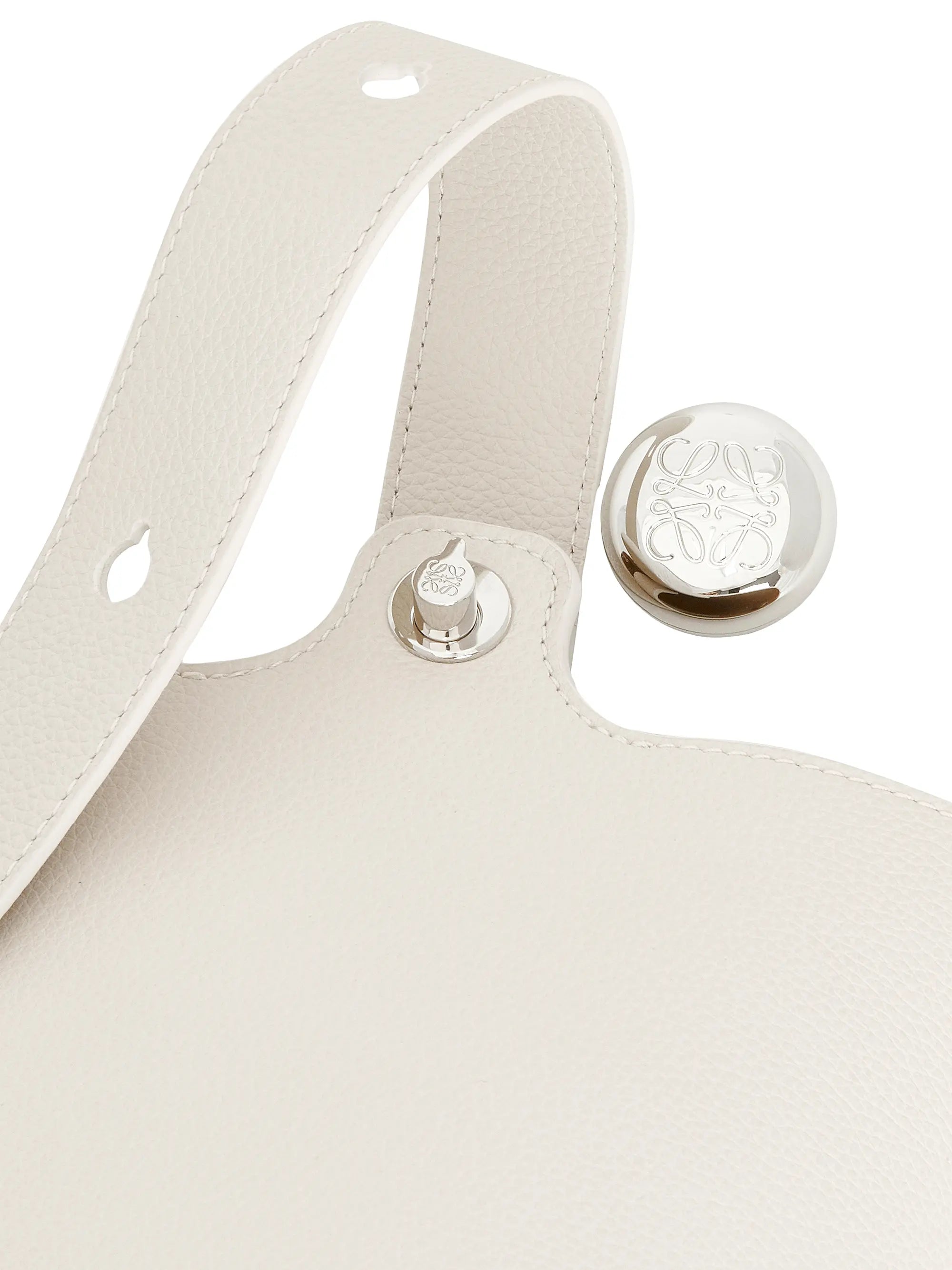 #color_soft-white