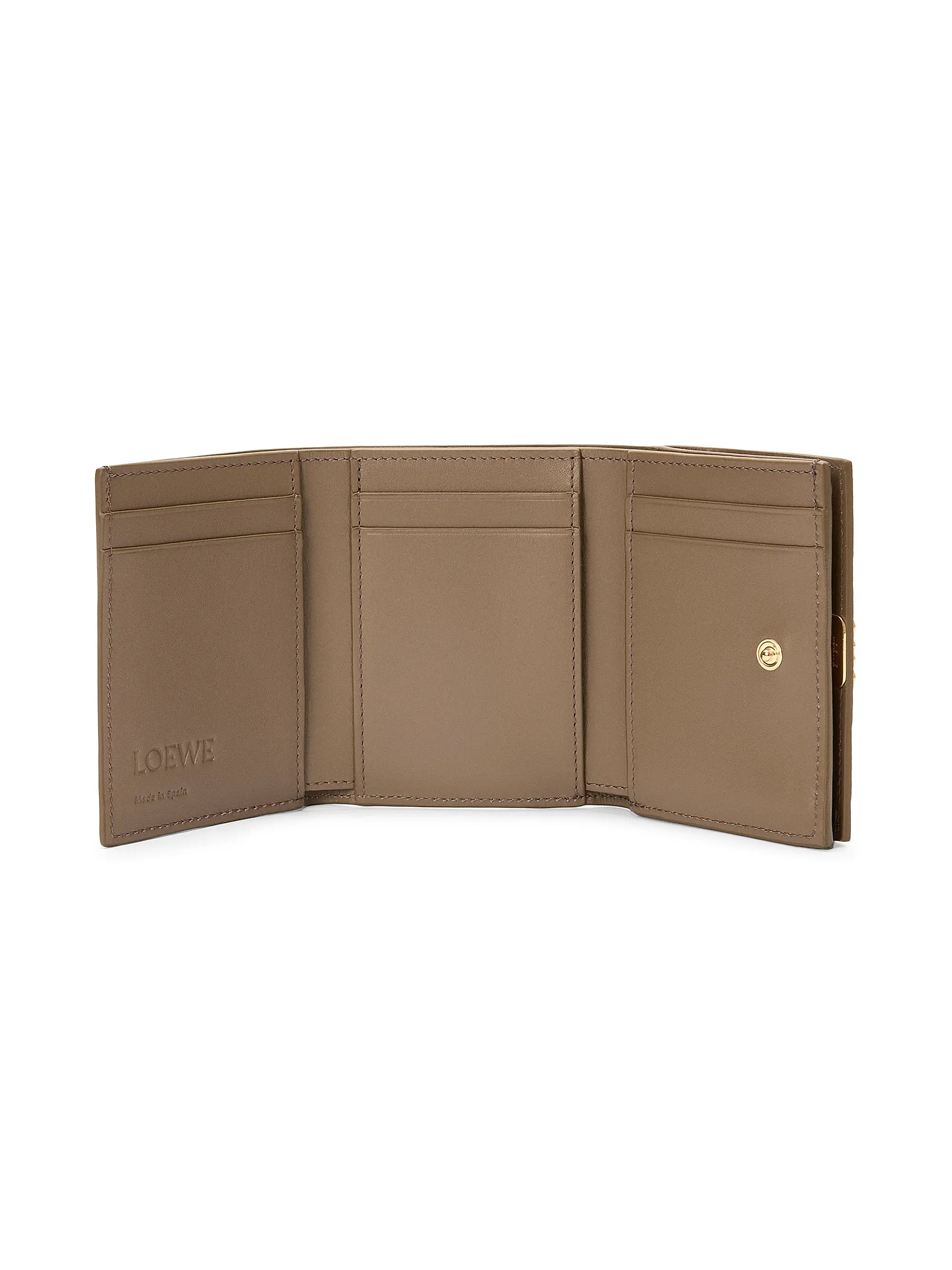 #color_taupe
