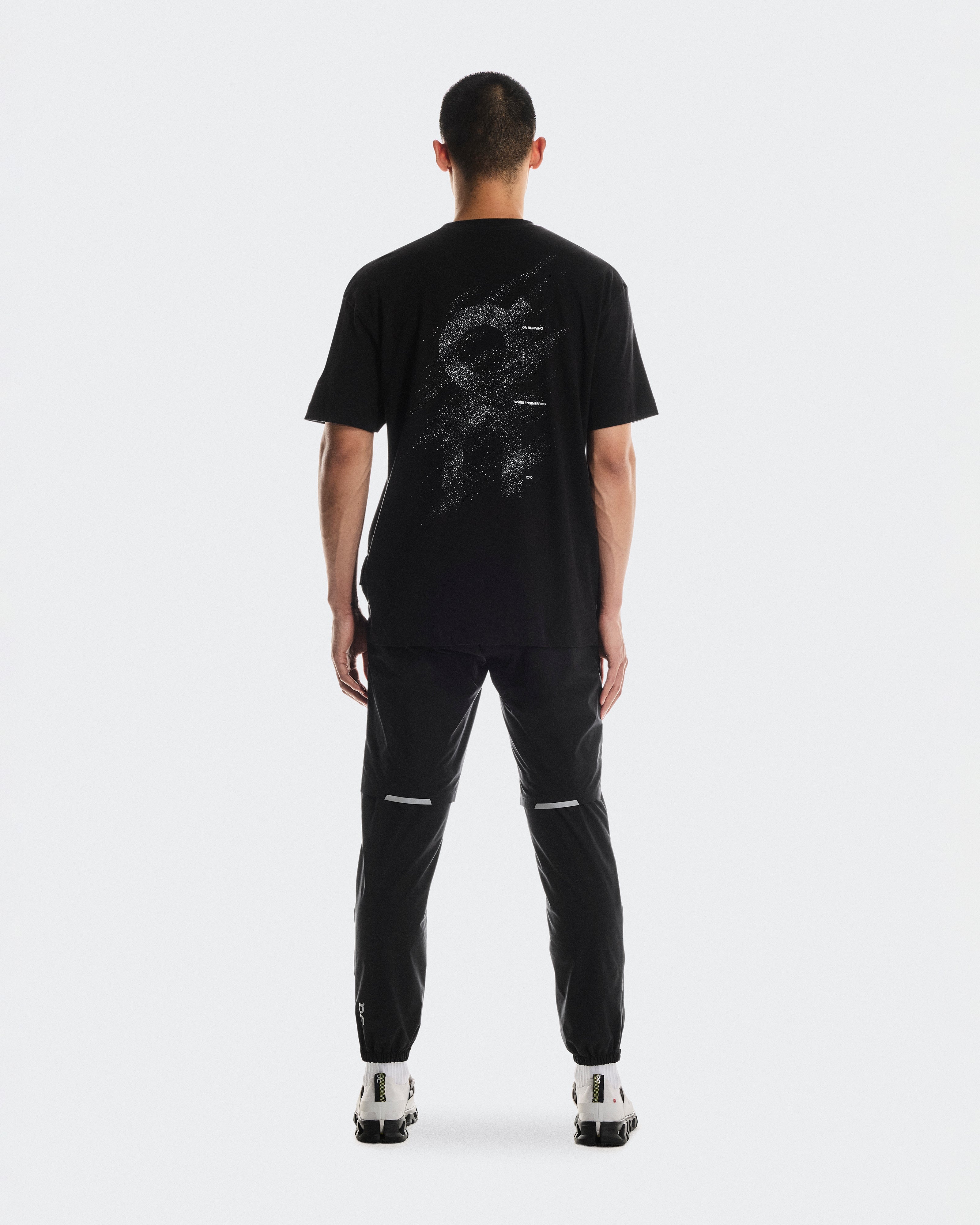 On Club T Graphic Black | Olive