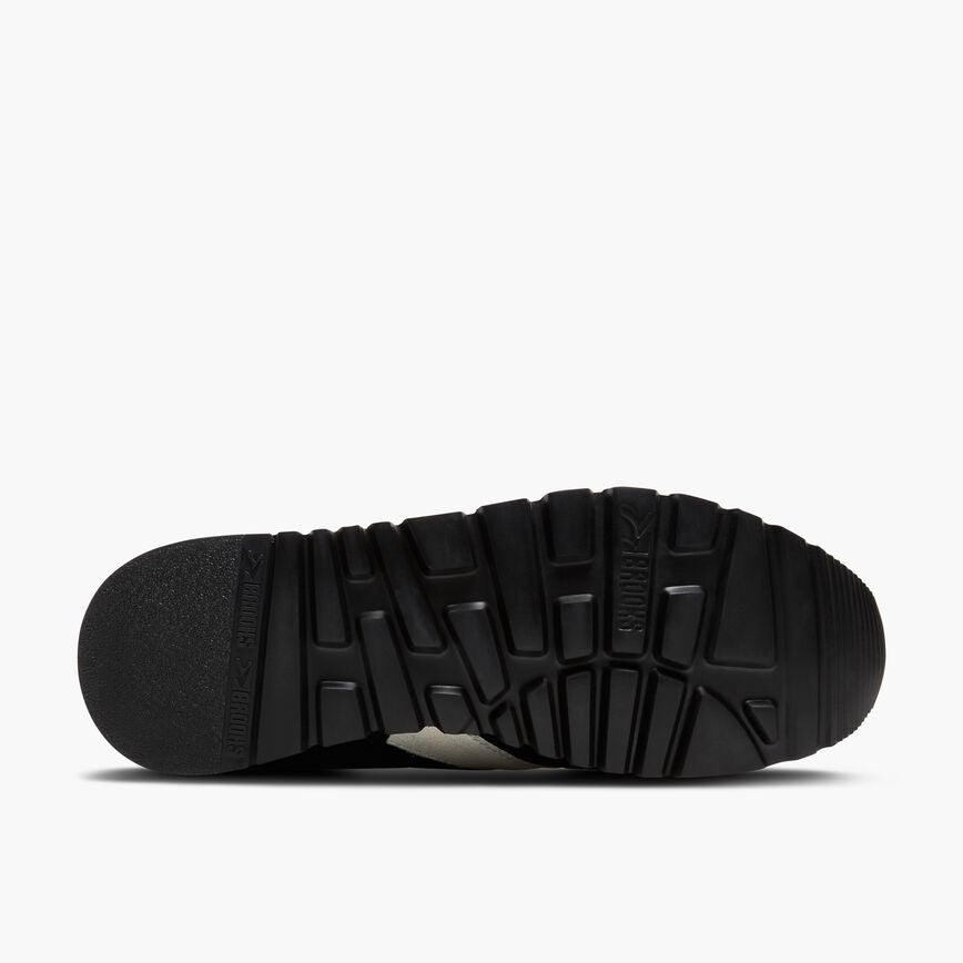 Brooks Chariot Black/White