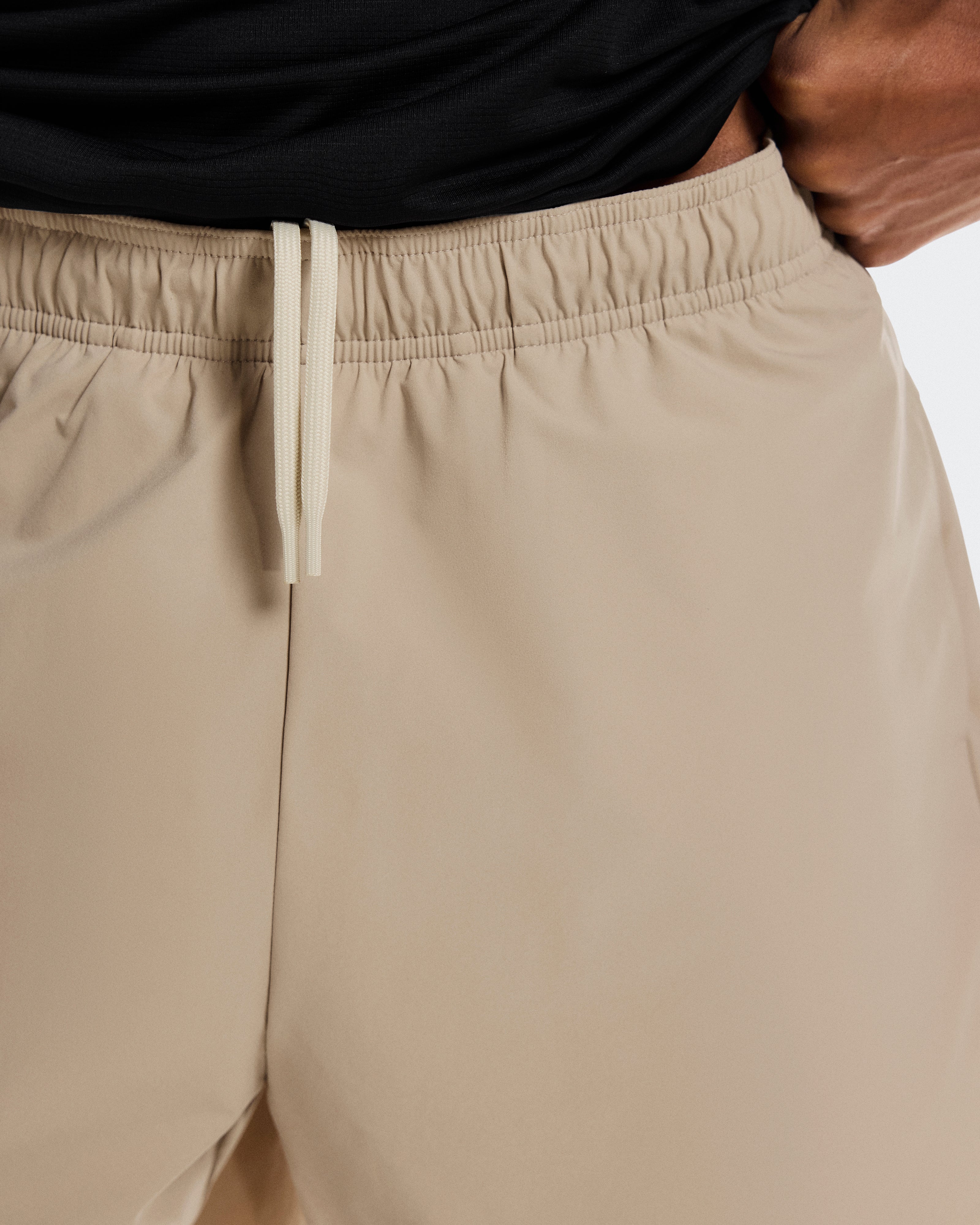 On 5" Core Shorts Desert