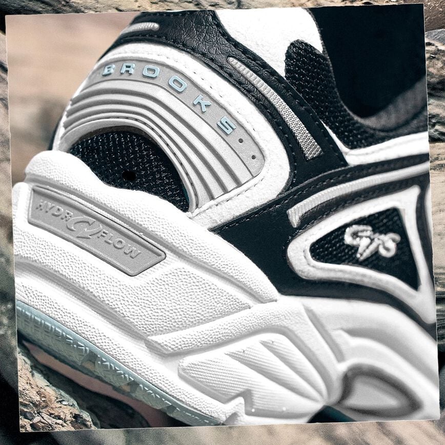 Brooks Adrenaline GTS 4 Black/Coconut/Silver (Women's)