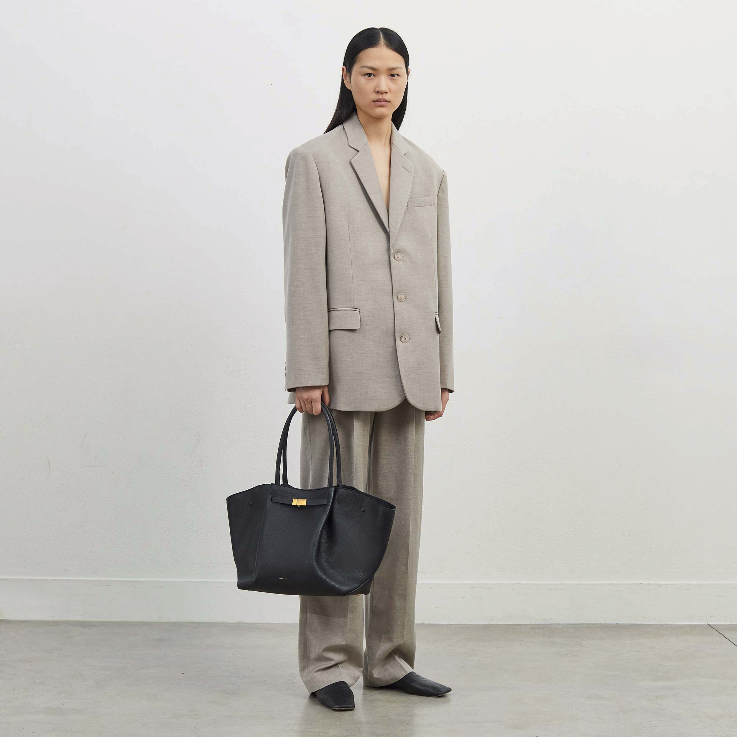 DeMellier The New York black small grain