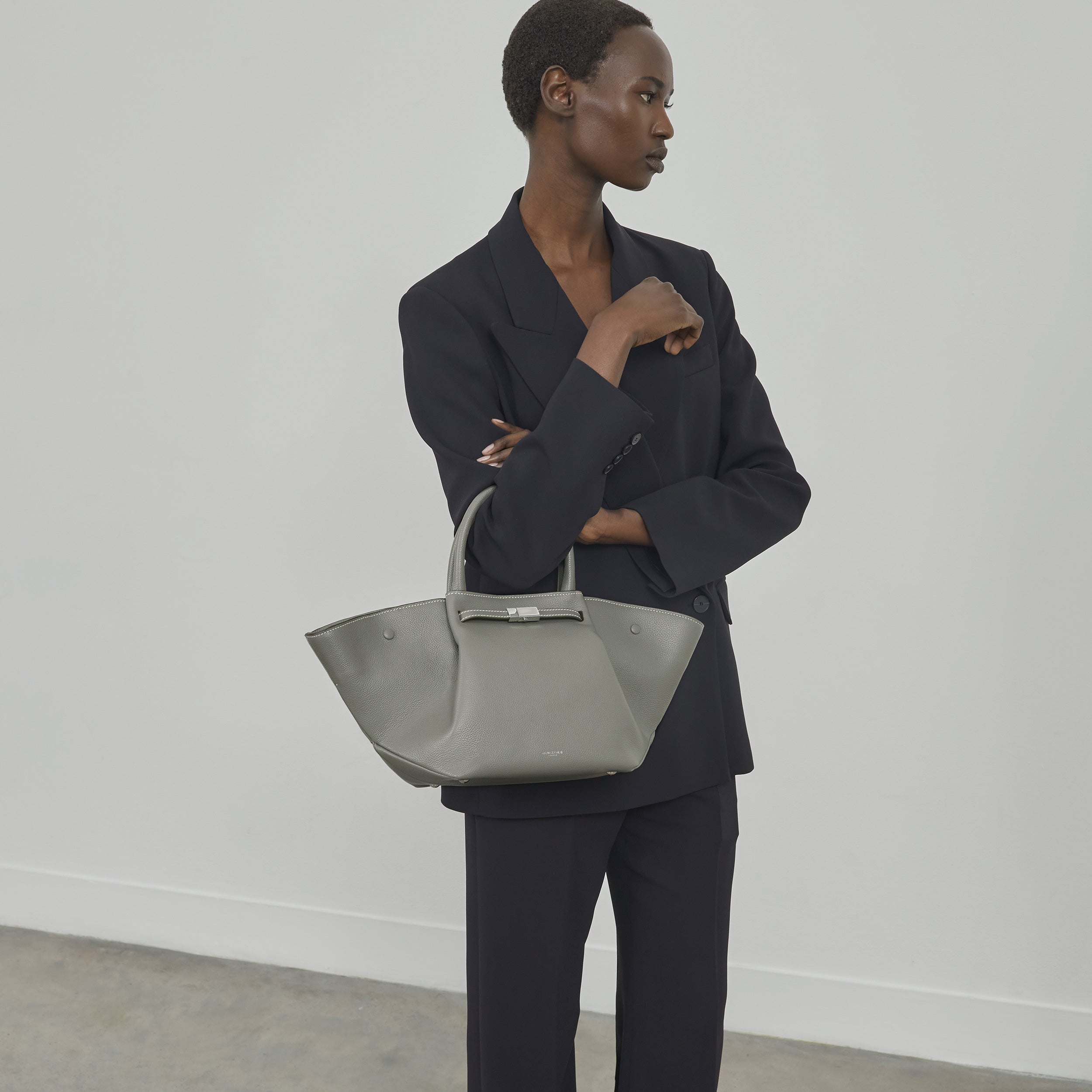 DeMellier The Midi New York stone grey small grain ecru stitching